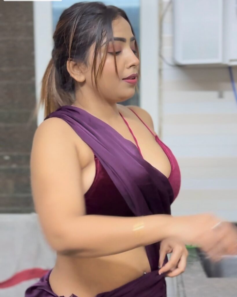 ayushi bra pic