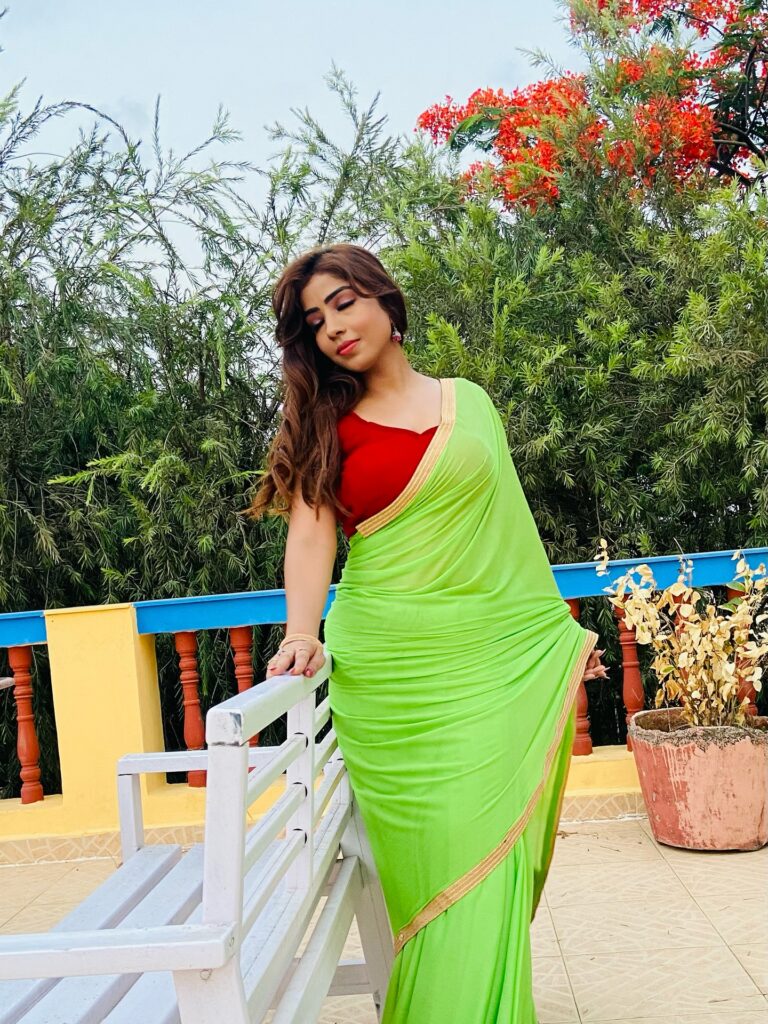 ayushi sari 2 pic