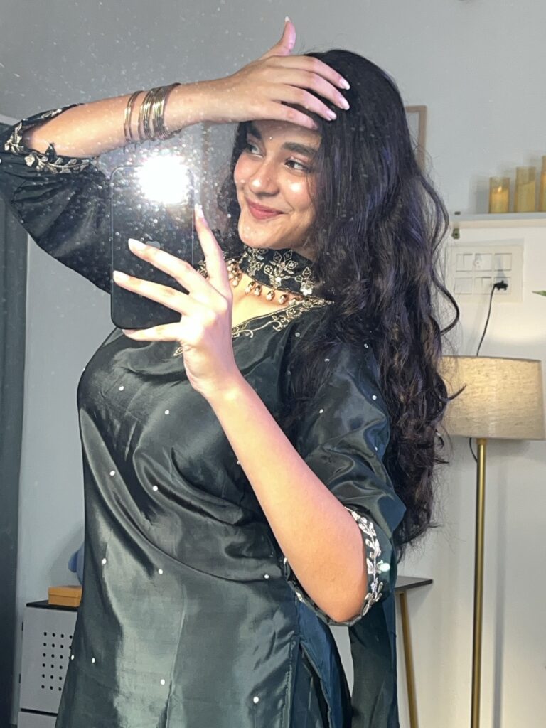 subhashree sahu blue pic